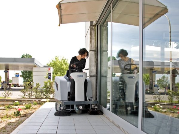Nilfisk TERRA 4300B Balai mécanique autoporté – Image 5
